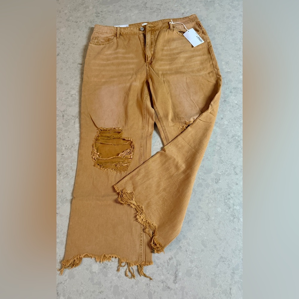 Vervet Women's Tan Capris Size 32. NWT. Vintage Flair Style